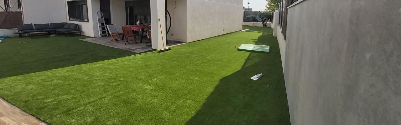 Césped artificial para negocios en Alcalá de Henares